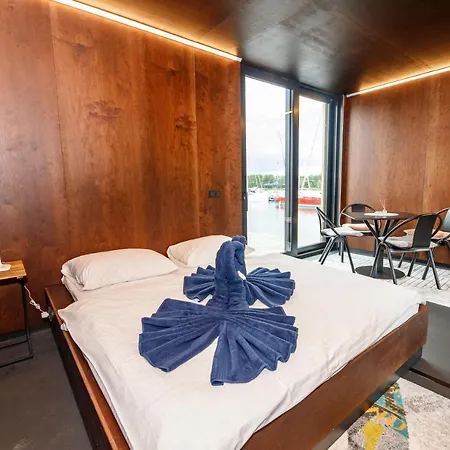 Úszó hotel Modul Kometa *